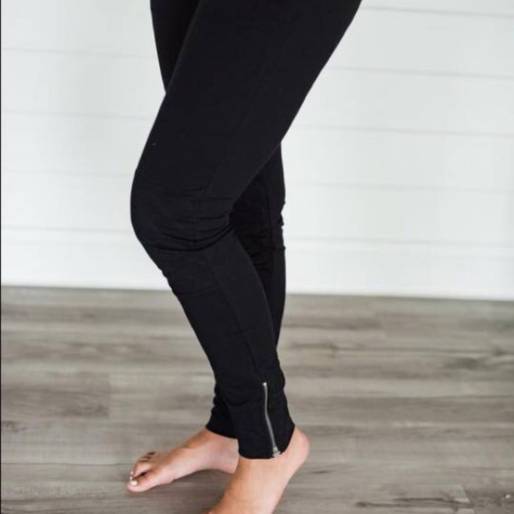 Ampersand Ave Motto Joggers